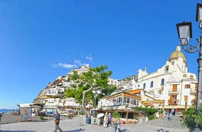 Costanzo Beachfront Air Conditioning And Free Wi-fi