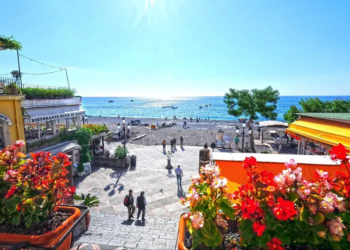 Costanzo Beachfront Air Conditioning And Free Wi-fi *