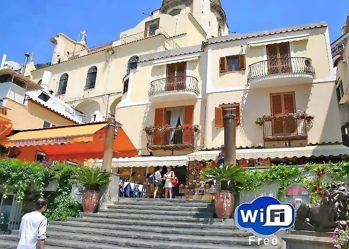 Costanzo Beachfront Air Conditioning And Free Wi-fi Apartament