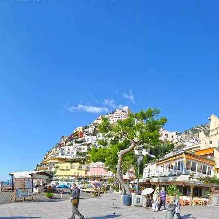 Apartment Villa Costanzo Beachfront Air Conditioning And Free Wi-Fi
