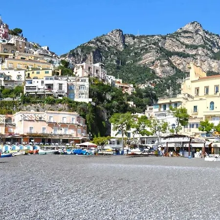 Apartment Villa Costanzo Beachfront Air Conditioning And Free Wi-Fi *