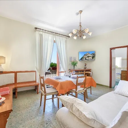 Costanzo Beachfront Air Conditioning And Free Wi-fi Appartamento