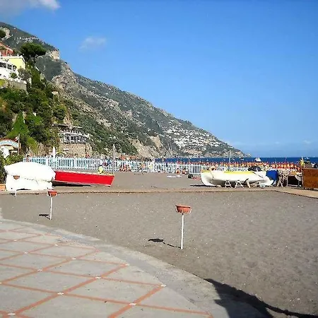 아파트 Costanzo Beachfront Air Conditioning And Free Wi-fi *