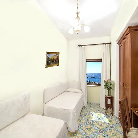 아파트 Costanzo Beachfront Air Conditioning And Free Wi-fi *