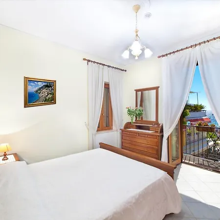 Costanzo Beachfront Air Conditioning And Free Wi-fi * 포지타노