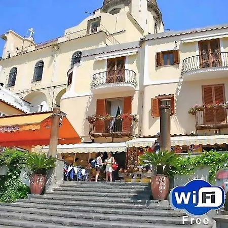 Costanzo Beachfront Air Conditioning And Free Wi-fi Appartamento
