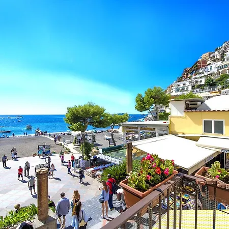 Costanzo Beachfront Air Conditioning And Free Wi-fi