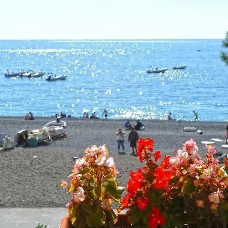 Appartamento Costanzo Beachfront Air Conditioning And Free Wi-fi *