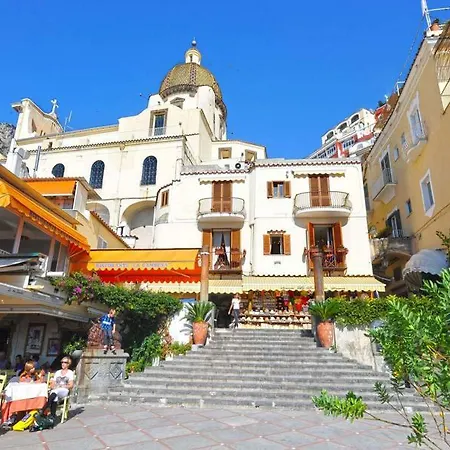 Costanzo Beachfront Air Conditioning And Free Wi-fi