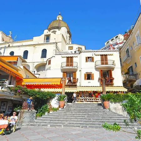 Costanzo Beachfront Air Conditioning And Free Wi-fi *