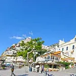 Costanzo Beachfront Air Conditioning And Free Wi-fi