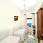 Apartment Costanzo Beachfront Air Conditioning And Free Wi-fi *