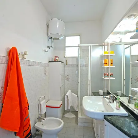 Costanzo Beachfront Air Conditioning And Free Wi-fi דירה *