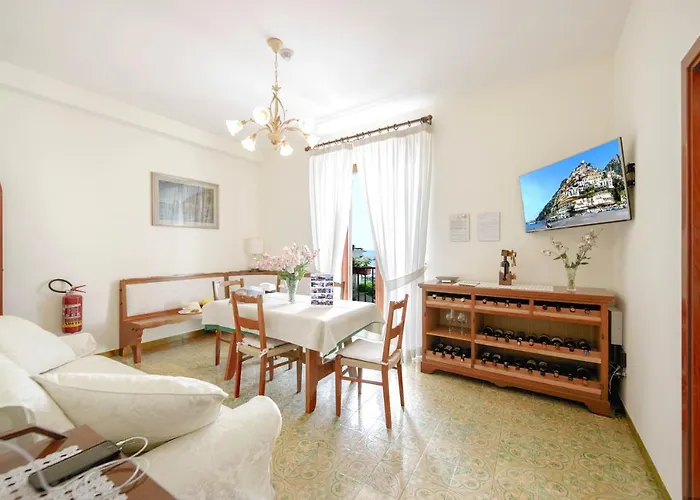 Appartement Costanzo Beachfront Air Conditioning And Free Wi-fi *